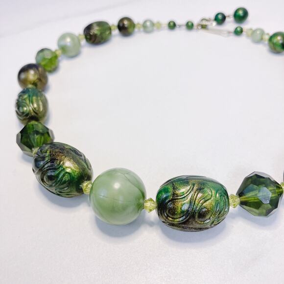 Vintage German Necklace, MCM Green Plastic Beads, Gold Shimmer, Marbled, Faceted - Picture 3 of 8